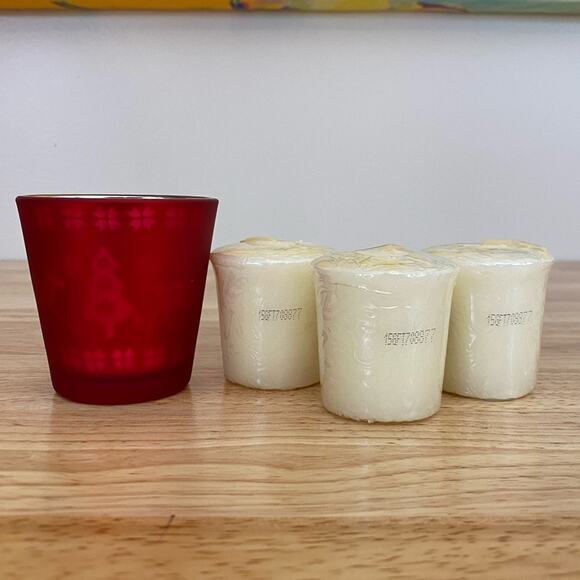 Yankee Candle Small Sugared Apple Candles and Holiday Themed Candle Holder - Picture 3 of 6